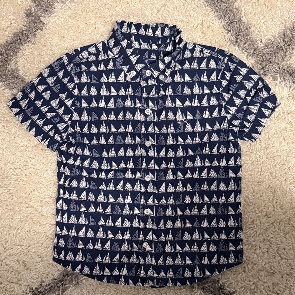 Vineyard Vines Boys size 5 Navy & White Sailboat Button-Down Shirt